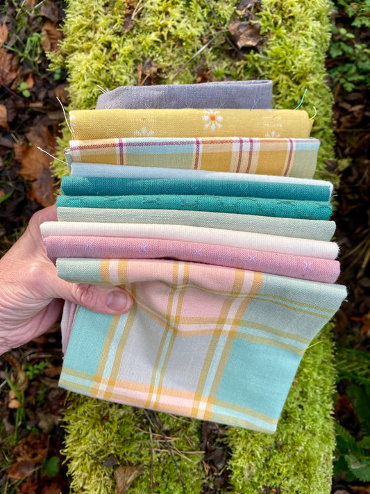 Jo Avery Curated Fabric Bundle - 10 Fat Eighths - Marshmallow