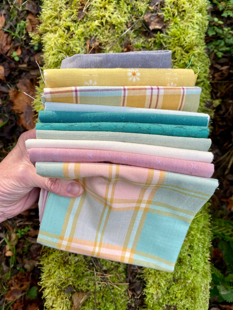 Jo Avery Curated Fabric Bundle - 10 Fat Eighths - Marshmallow